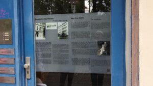 Informationstafel für Stolpersteine im Engeldamm Informationstafel für Stolpersteine im Engeldamm