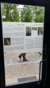 Informationstafel für Stolpersteine im Engeldamm Informationstafel für Stolpersteine im Engeldamm